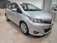 Usata Toyota Yaris Lounge 90 CV (66 kW) 2013 Grigio Utilitaria