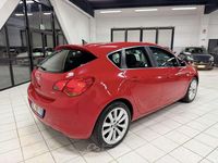 Usata Opel Astra Cosmo 110 CV (80 kW) 2010 Rosso Berlina