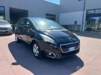 Usata Peugeot 5008 Business-Line 120 CV (88 kW) 2015 Nero Monovolume