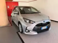 Usata Toyota Yaris Hybrid Active 92 CV (67 kW) 2023 Argento Berlina