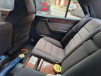 Usata Mercedes 200 Sportline 122 CV (89 kW) 1990 Nero Berlina