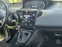 Usata Lancia Ypsilon 69 CV (50 kW) 2011 Nero Utilitaria