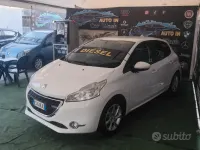 Usata Peugeot 208 Allure 68 CV (50 kW) 2013 Bianco Utilitaria