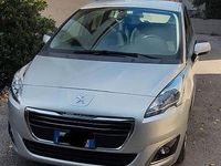 Usado Peugeot 5008 Active 115 HP (84 kW) 2013 Cinzento Sedan