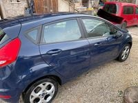 Usata Ford Fiesta 82 CV (60 kW) 2012 Blu Utilitaria