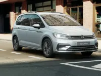 Nuova VW Touran Business 150 CV (110 kW) 2026 Dolomite silver metallizzato Monovolume