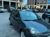 Usata Ford Fiesta 80 CV (58 kW) 2006 Grigio Utilitaria