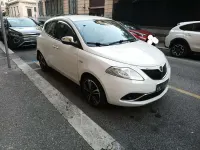 Usata Lancia Ypsilon Silver 69 CV (50 kW) 2017 Bianco Utilitaria
