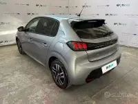 Usata Peugeot 208 Allure 101 CV (74 kW) 2023 Grigio Utilitaria