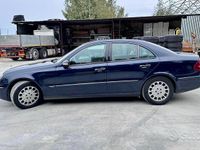 Usata Mercedes E220 150 CV (110 kW) 2003 Blu Berlina