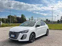 Usata Peugeot 208 Allure 101 CV (74 kW) 2024 Bianco Utilitaria