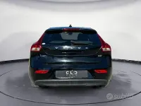 Usata Volvo V40 Summum 114 CV (83 kW) 2014 Nero Berlina