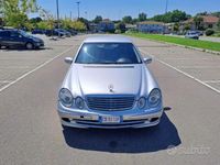 Usata Mercedes E240 AMG 177 CV (130 kW) 2002 Argento Berlina