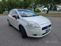 Usado Fiat Grande Punto 77 HP (56 kW) 2011 Branco Citadino