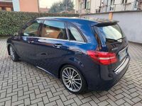 Usata Mercedes B200 Premium 136 CV (100 kW) 2018 Blu/azzurro Monovolume