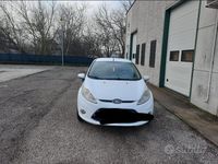 Usata Ford Fiesta 60 CV (44 kW) 2011 Bianco Utilitaria