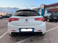 Usata Alfa Romeo Giulietta Progression 105 CV (77 kW) 2011 Bianco Utilitaria