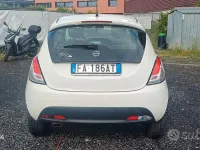 Usata Lancia Ypsilon 69 CV (50 kW) 2015 Bianco Utilitaria