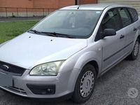 Usata Ford Focus 90 CV (66 kW) 2005 Grigio Station wagon