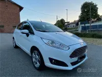 Usata Ford Fiesta 75 CV (55 kW) 2015 Bianco Utilitaria