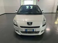 Usata Peugeot 5008 111 CV (81 kW) 2011 Bianco Monovolume