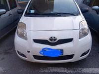 Usata Toyota Yaris 69 CV (50 kW) 2011 Bianco Berlina