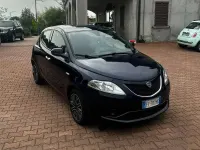 Usata Lancia Ypsilon Gold 69 CV (50 kW) 2018 Blu/azzurro Utilitaria