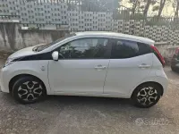 Usata Toyota Aygo Connect Style 72 CV (52 kW) 2021 Bianco Utilitaria