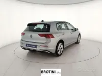 Usata VW Golf VIII Style 150 CV (110 kW) 2025 Grigio metallizzato Berlina