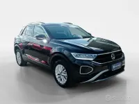 Usata VW T-Roc Life 116 CV (85 kW) 2023 Nero SUV
