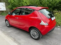 Usado Lancia Ypsilon Platinum 69 HP (50 kW) 2012 Vermelho Citadino