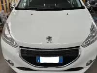 Usata Peugeot 208 68 CV (50 kW) 2013 Bianco Utilitaria