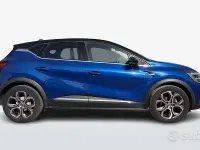 Usata Renault Captur Intens 101 CV (74 kW) 2023 Blu scuro SUV
