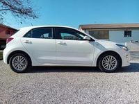 Usata Kia Rio 84 CV (61 kW) 2017 Bianco Berlina