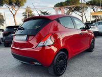 Usata Lancia Ypsilon Silver 69 CV (50 kW) 2015 Rosso Utilitaria