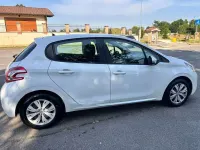 Usata Peugeot 208 Active 68 CV (50 kW) 2014 Bianco Utilitaria