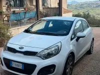 Usata Kia Rio Active 75 CV (55 kW) 2013 Bianco Berlina