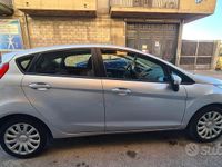 Usata Ford Fiesta Titanium 68 CV (50 kW) 2012 Grigio Utilitaria