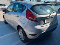 Gebraucht Ford Fiesta Titanium 82 PS (60 kW) 2010 Silber Limousine