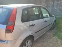 Usata Ford Fiesta Ghia 80 CV (58 kW) 2002 Grigio Utilitaria