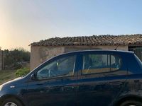 Usata Toyota Yaris 65 CV (47 kW) 2005 Blu Berlina