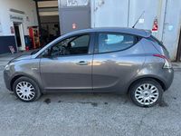Usado Lancia Ypsilon Silver 95 HP (69 kW) 2012 Amarelo Citadino