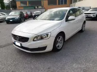 Usata Volvo V60 R-Design 120 CV (88 kW) 2018 Bianco Station wagon