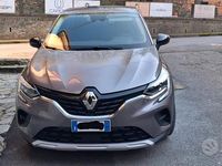 Usata Renault Captur 101 CV (74 kW) 2023 Grigio SUV