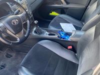 Second-hand Toyota Avensis 124 CP (91 kW) 2013 Negru Break