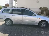 Usata Ford Focus 116 CV (85 kW) 2002 Grigio Station wagon