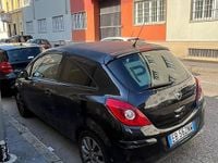 Używany Opel Corsa 85 KM (62 kW) 2010 Czarny Sedan/Limuzyna