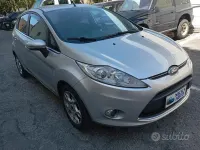 Usata Ford Fiesta Titanium 95 CV (69 kW) 2012 Grigio Berlina