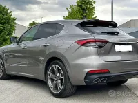 Usata Maserati Levante 350 CV (257 kW) 2021 Grigio SUV
