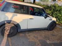 Usata Mini Cooper 90 CV (66 kW) 2010 Giallo Utilitaria
